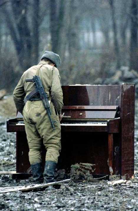 Russian soldier abandoned piano Chechnya