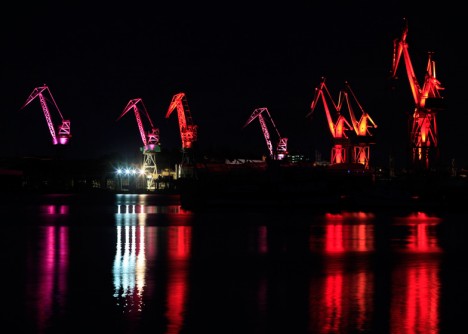 shipyard light up red