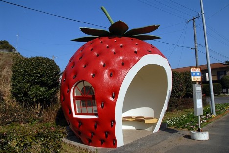 fruit-bus-stops-strawberry-1a