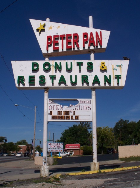 abandoned-donut-shop-peter-pan-1b