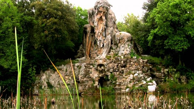 ancient-statues-appennine-colossus