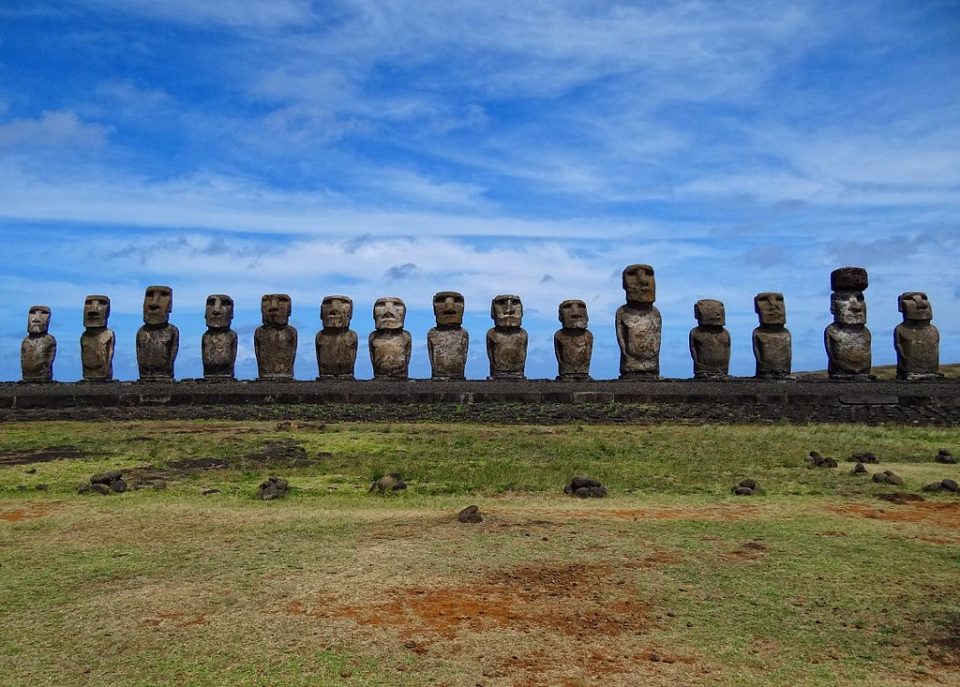 ancient-statues-easter-island-2