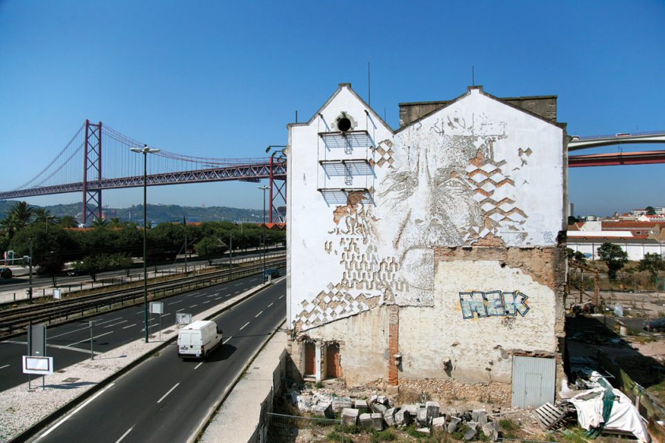 vhils scratched mural 10