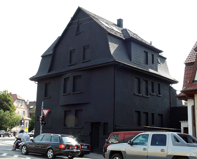 black-houses-schwarz-2