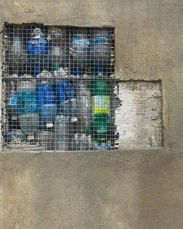 plastic-bottle-wall