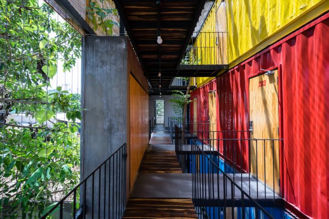 ccasa-shipping-container-hostel-11